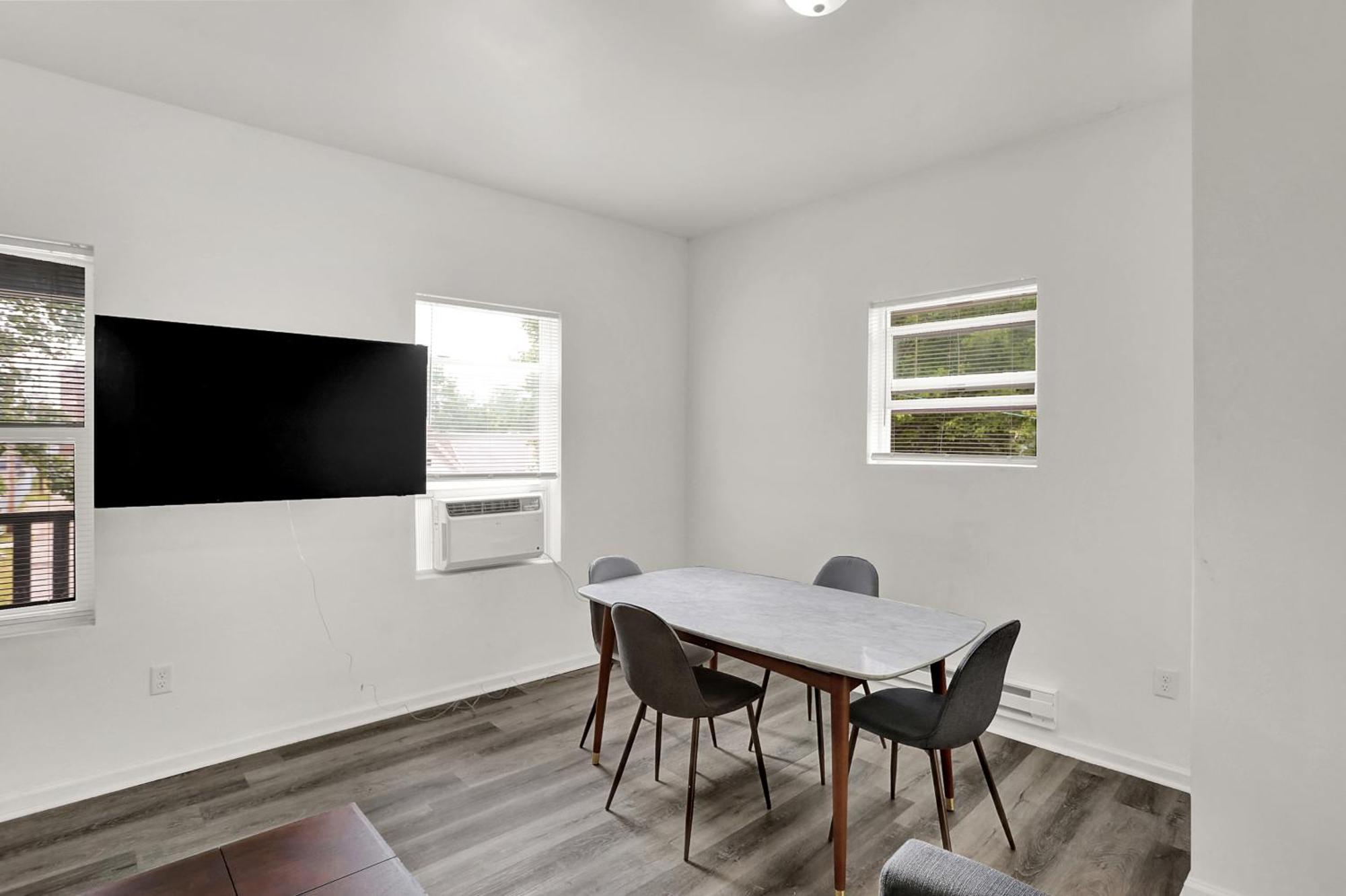 The Village Downtown West Indianapolis Extérieur photo
