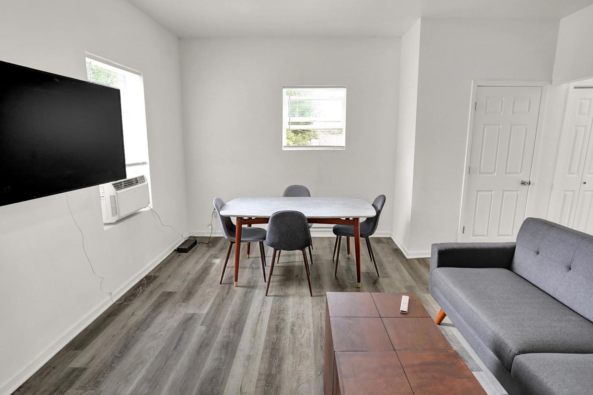 The Village Downtown West Indianapolis Extérieur photo